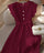 Robe midi rouge élégante avec ceinture – Silhouette féminine et allure sophistiquée