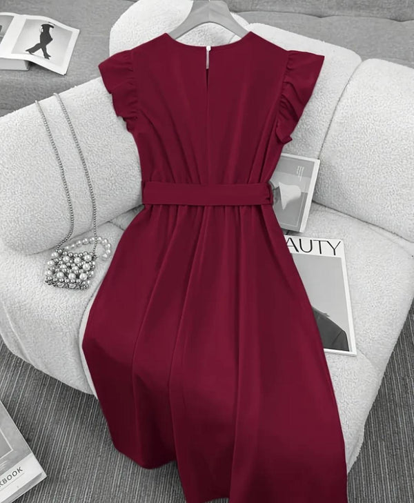 Robe midi rouge élégante avec ceinture – Silhouette féminine et allure sophistiquée