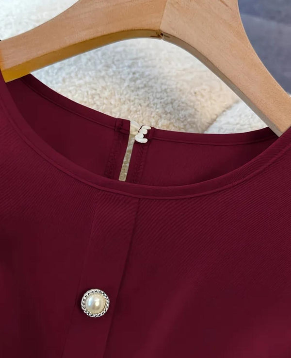 Robe midi rouge élégante avec ceinture – Silhouette féminine et allure sophistiquée