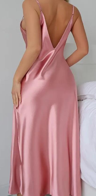 Robe nuisette satinée rose – Élégance et douceur pour nuits romantiques